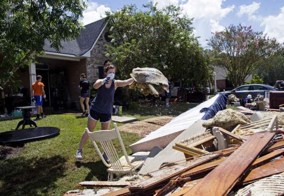 Disaster relief amid Louisiana flood